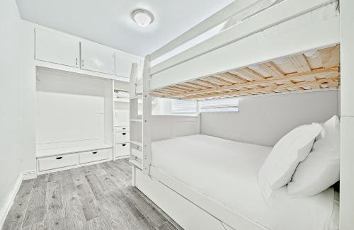 West Newport House | Balboa Duplex