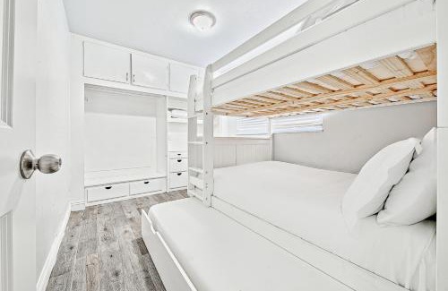 West Newport House | Balboa Duplex