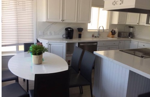 Balboa Island House | BALBOA ISLAND WATERFRONT . STEPS TO THE SAND