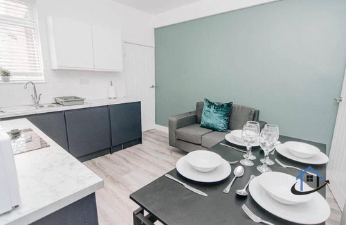 Doncaster House | Balby Casa Nr Doncaster racecourse king beds street parking