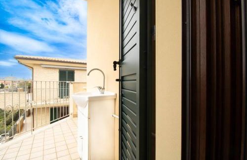 San Tommaso Tre Archi Apartment | [Balcone Vista Mare] Wi-fi A/c 2 bagni Parcheggi