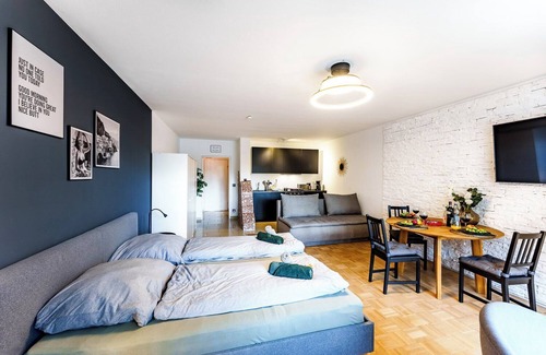 Suedviertel Apartment | Balcony, near Central Station Apartment "Oasis"