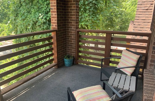 Miller House | Balcony, near OCU & Plaza district and fairgrounds