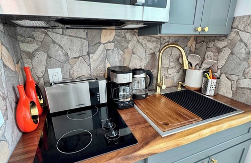 Coconut Grove Condo | Balcony Ocean View ! Pool - WiFi - Gym - Parking