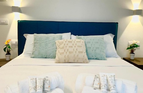 Verona City Centre Apartment | Balcony on Arena