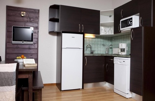 Lanslevillard Apartment | Balcony, parking, tv, ski locker, 25m², Val Cenis
