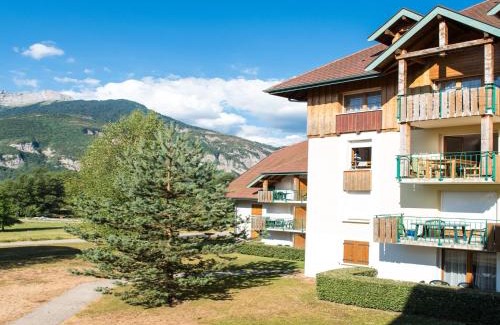 Giez Apartment | Balcony Views in Northern Alps