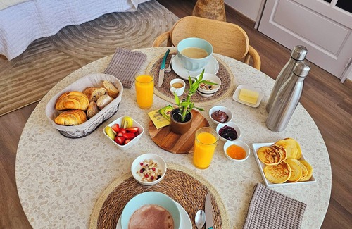 La Roche-sur-Yon Bed & Breakfast | Bali bed and breakfast with heated pool and secure parking