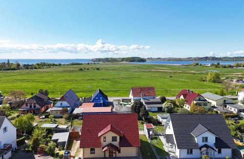 Thiessow Apartment | Balkon mit Meerblick, gratis Nutzung vom AHOI Erlebnisbad und Sauna in Sellin - Haus De niege Wech FeWo 03