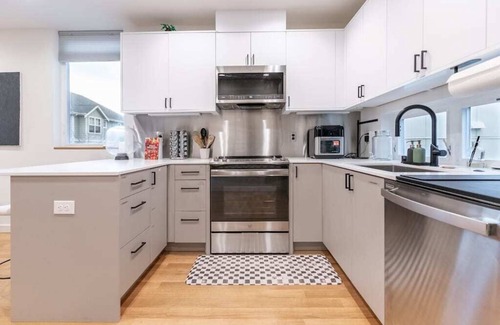 West Woodland House | Ballard's Pet-Friendly Mid Century Home + Rooftop Deck