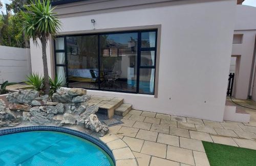 West Beach House | Balmoral Cottage, West Beach