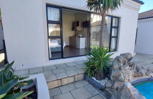 West Beach House | Balmoral Cottage, West Beach