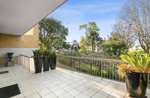 Mosman Apartment | Balmoral - RAG03 Raglan Street - Spacious 2BR Apartment with Large Balcony Just 200m from Balmoral Beach