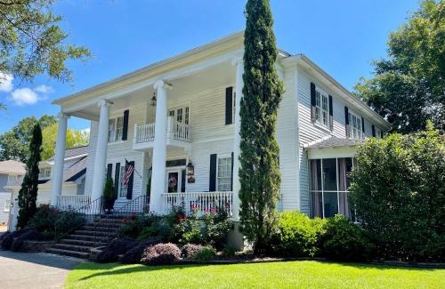 Tuscaloosa Hotel | Bama Bed and Breakfast - Magnolia Family Suite