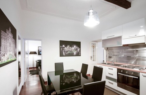 Rione VI Parione Apartment | Banchi Apartment - Three Bedroom Apartment, Sleeps 8