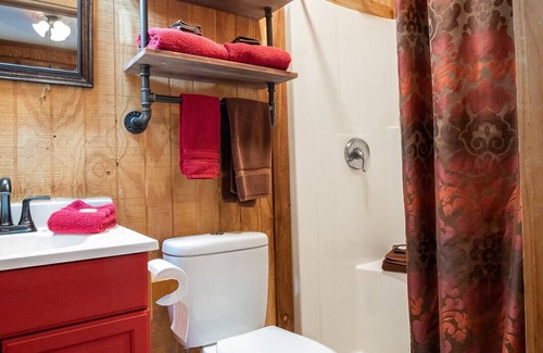 Bandera Hotel | Bandera Bunkhouse On Main #4