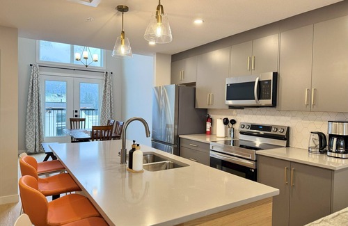 Harvie Heights Condo | Banff Gateway Townhouse, Hot tub and BBQ