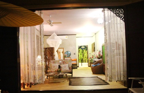 Wat Tha Phra Hotel | Bang Luang House