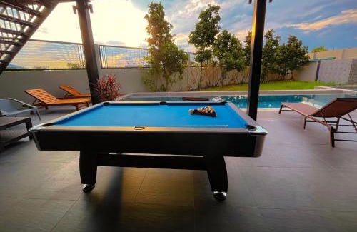 Choeng Thale Villa | BangTao 6-bedroom villa 18 meters, competition-grade swimming pool, industrial style design aesthetic, gaming and entertainment floor, suitable for family vacations and group gatherings