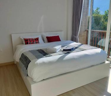 Mu Si Apartment | Bann Khao Yai 50 Sqm-Corner, King bed, Balcony