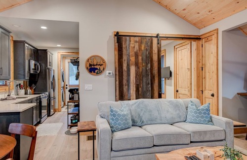 Banner Elk House | Banner Bear - 1 mile from downtown Banner Elk, Skiing, restaurants