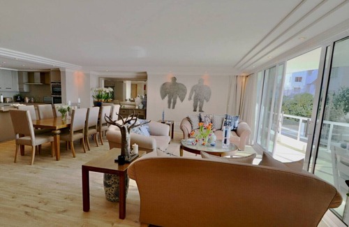 Sea Point Apartment | Bantry Place - Luxury Apartment