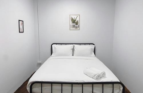 San Chao Pho Suea Apartment | BAO The Giant Swing เสาชิงช้า San Chao Pho Suea - ศาลเจ้าพ่อเสือ xPro