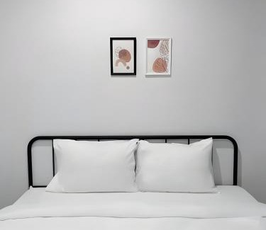 San Chao Pho Suea Apartment | BAO The Giant Swing เสาชิงช้า San Chao Pho Suea - ศาลเจ้าพ่อเสือ xPro