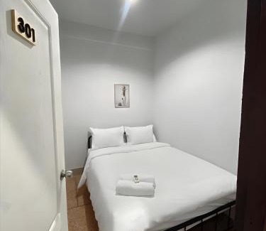 San Chao Pho Suea Apartment | BAO The Giant Swing เสาชิงช้า San Chao Pho Suea - ศาลเจ้าพ่อเสือ xPro