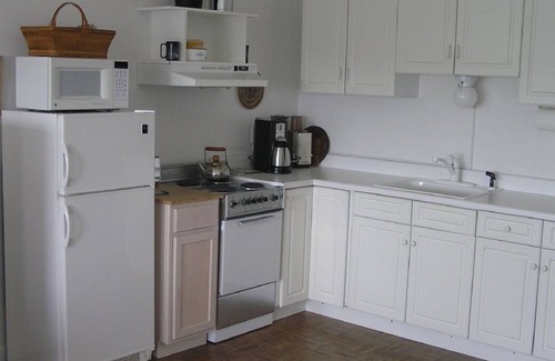 Bar Harbor Apartment | Bar Harbor downtown suite features covered deck with waterview