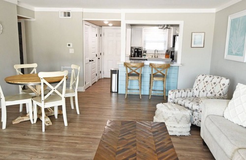 Holiday Isle Apartment | Barefoot Sands Sandpiper Cove 1147 In Destin, FL