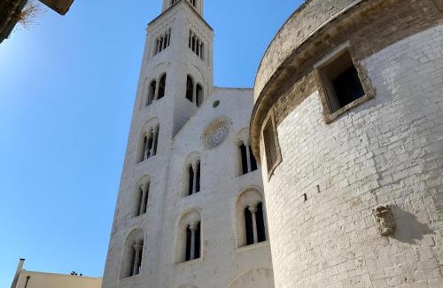 Old Town House | Bari LandLord 8 - Una Finestra sulla Cattedrale