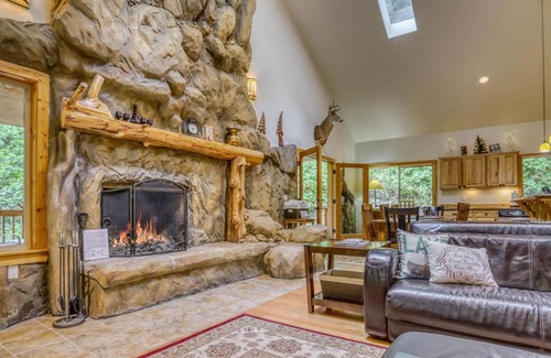 Zigzag House | Barlow Trail Lodge - Meredith Lodging