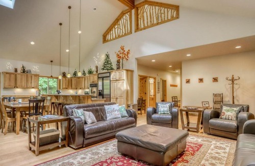 Zigzag House | Barlow Trail Lodge - Meredith Lodging