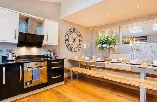 Storwood House | Barn near york with hot tub