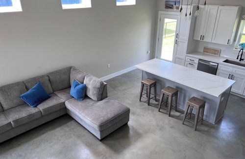 Port O Connor Cabin | Barndo blocks from boat launch, pier, beach and restaurants. Pet friendly