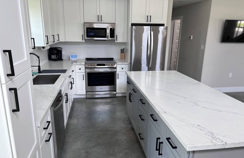 Port O Connor Cabin | Barndo blocks from boat launch, pier, beach and restaurants. Pet friendly