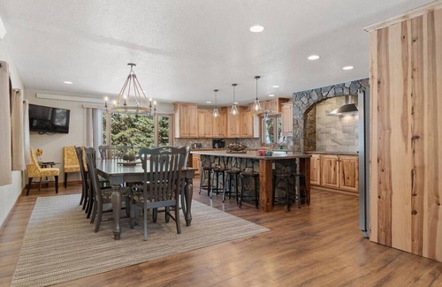 Custer Apartment | Barrel Springs ★ Secluded Stay in a Wonderful Creekside Getaway ★