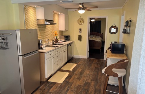 Tavares House | Barrow Bungalow near Big House, fishing, downtown Tavares and Mt Dora