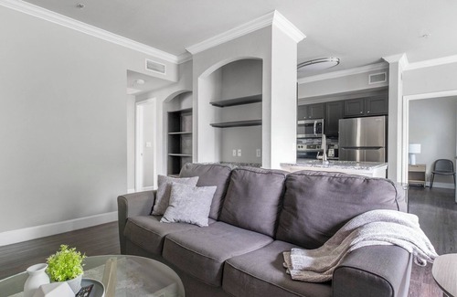 Richmond Apartment | Barsala l tChic 2BD Apt: Pool, Outdoor Kitchen