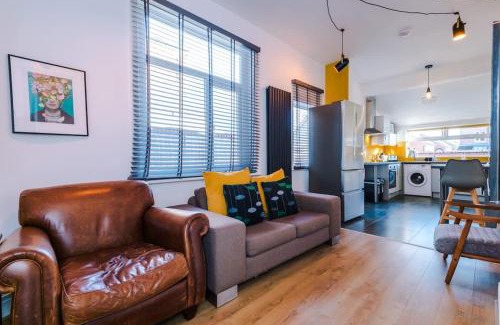 Eccles House | Barton House - Sleeping 10