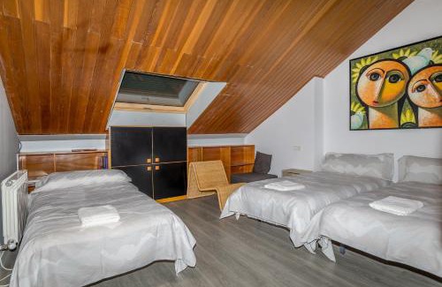 Villamanan Apartment | BaruHaus triplex piscina y parking