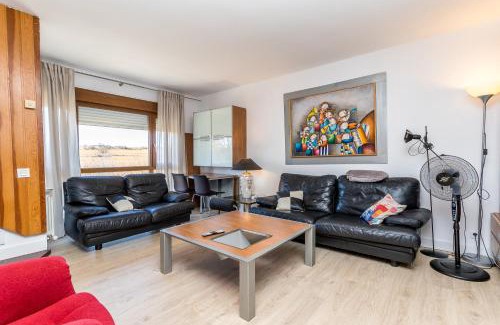 Villamanan Apartment | BaruHaus triplex piscina y parking