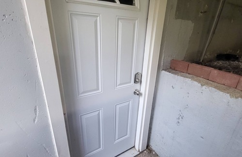 South Kansas City House | Basement apartment with full kitchen and sleeps 4 & only 8 miles from KC Stadium