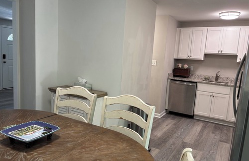 Annapolis Apartment | Basement apartment with a separate entrance with shower, bathroom and laundry