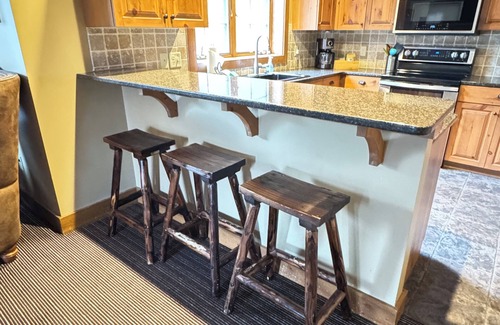 Boyne Falls Ski Chalet | Basin Creekside: Hot Tub