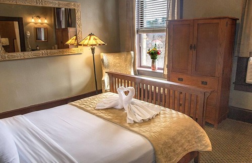Eureka Springs Historic District Hotel | Basin Park Hotel and Spa