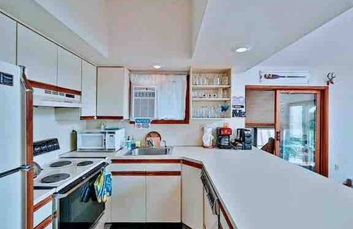 Tobyhanna Cottage | Bass-exquisite Lakefront Cottage