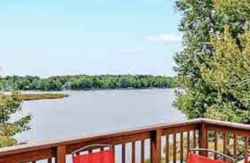 Tobyhanna Cottage | Bass-exquisite Lakefront Cottage