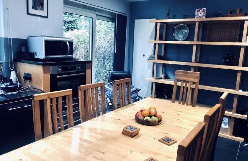 Southampton House | Bassett Avenue - Superking Room